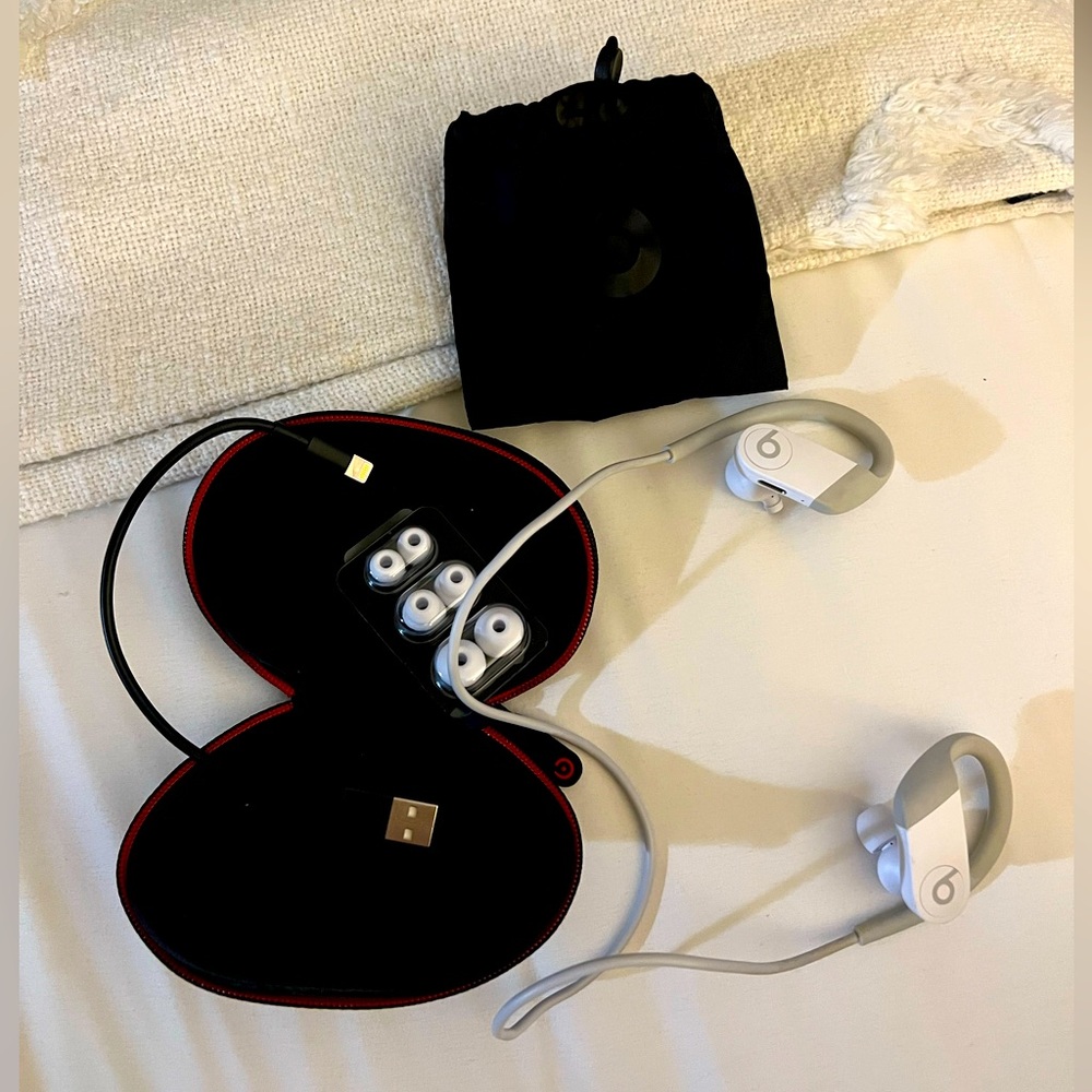 Beats by Dre Bluetooth headphones